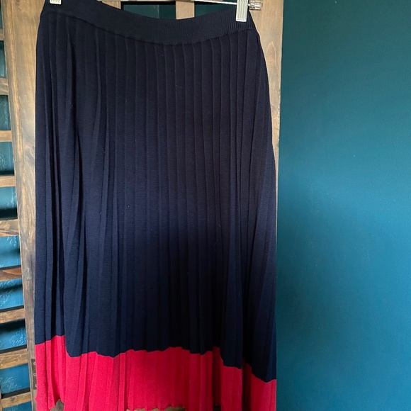 COPY - Ralph Lauren 100% navy/red, silk pleated knit skirt, US L (fits XL too). - Picture 2 of 5